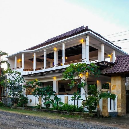 Friends Beach Hotel Kuta  Экстерьер фото