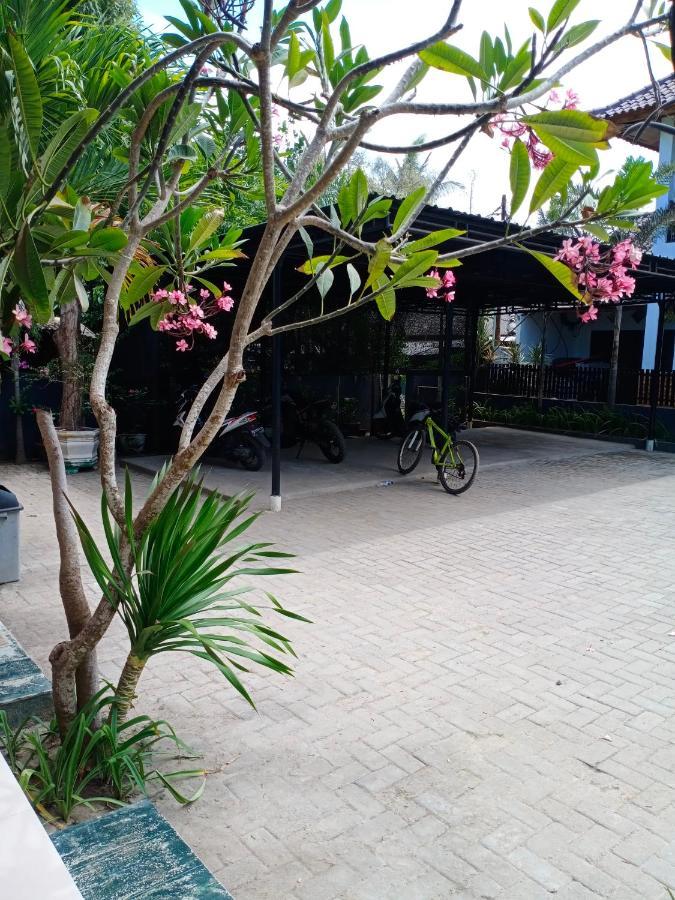 Friends Beach Hotel Kuta  Экстерьер фото