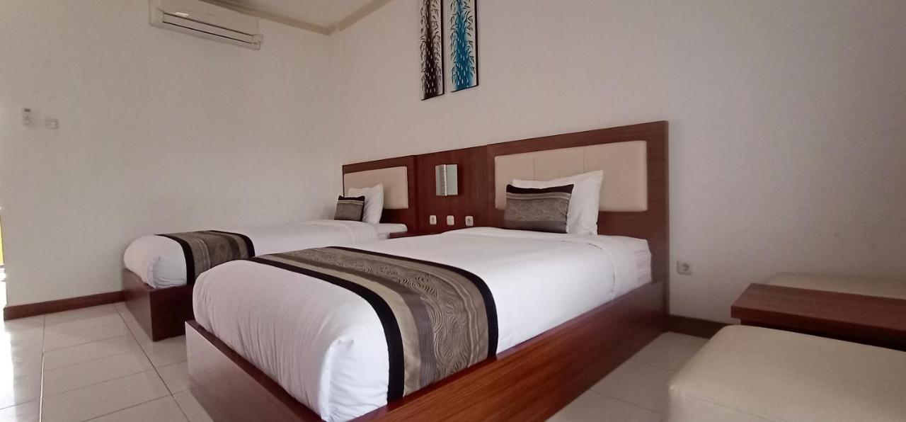Friends Beach Hotel Kuta  Экстерьер фото