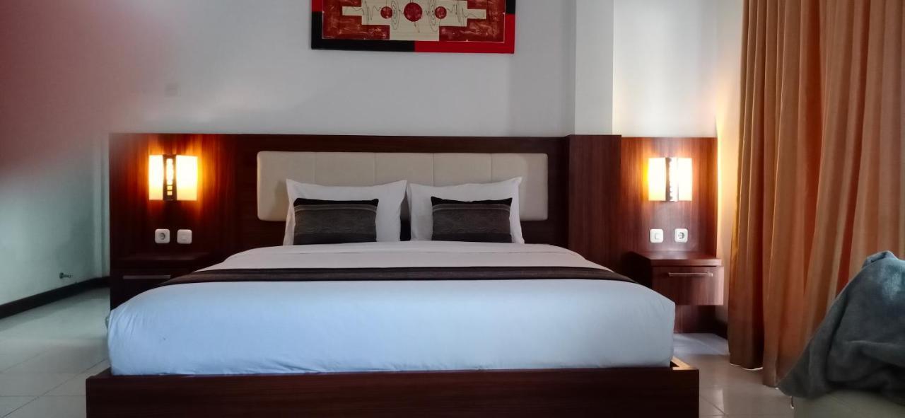 Friends Beach Hotel Kuta  Экстерьер фото