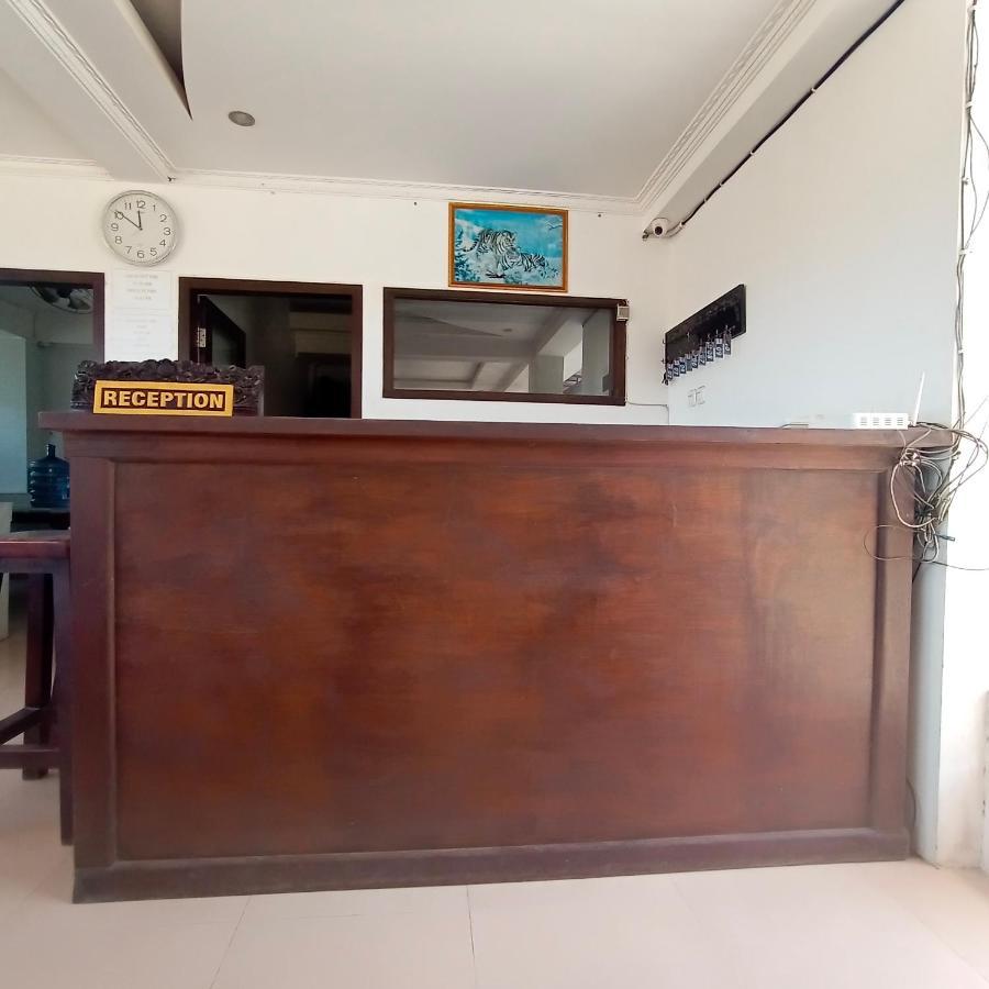Friends Beach Hotel Kuta  Экстерьер фото