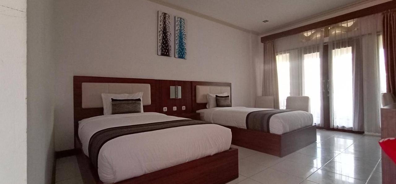 Friends Beach Hotel Kuta  Экстерьер фото