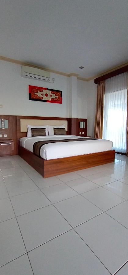 Friends Beach Hotel Kuta  Экстерьер фото