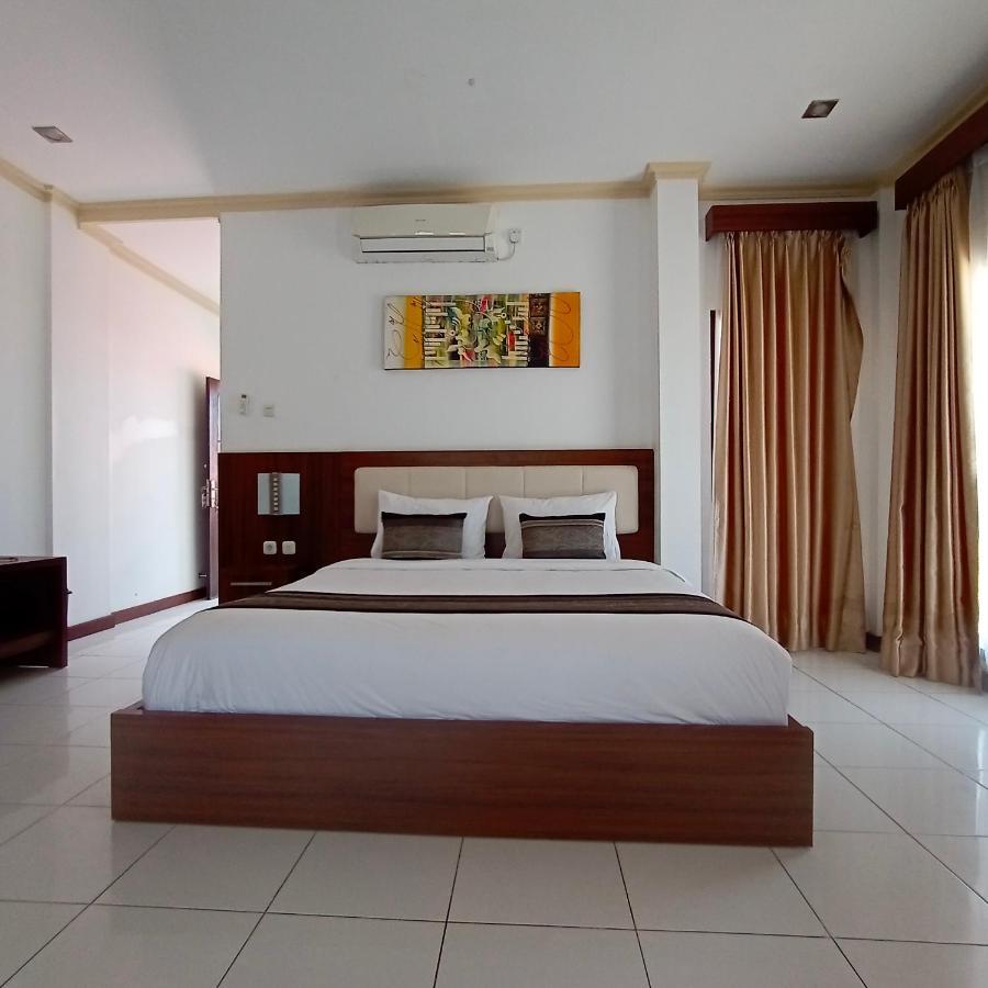 Friends Beach Hotel Kuta  Экстерьер фото
