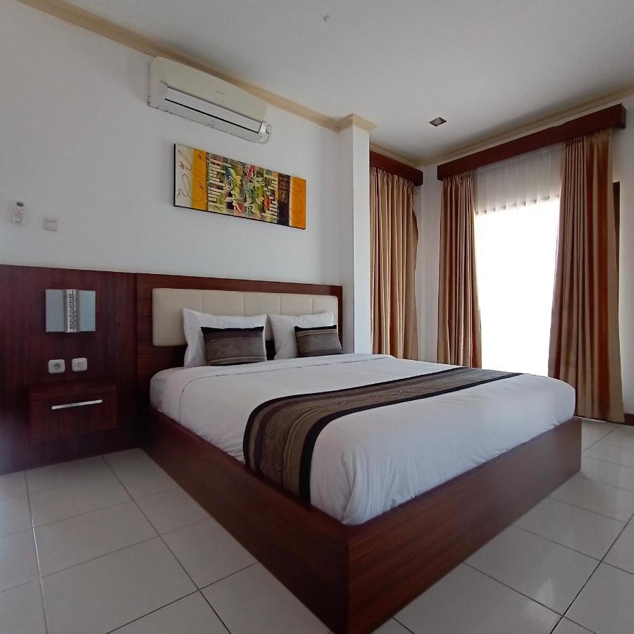 Friends Beach Hotel Kuta  Экстерьер фото