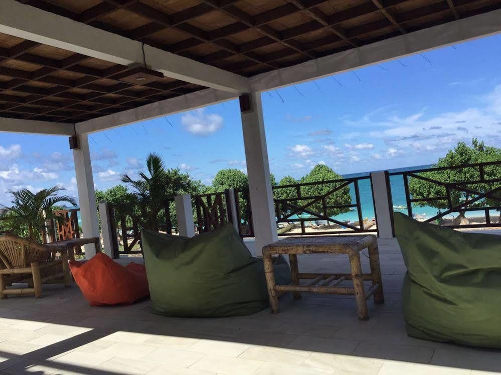 Friends Beach Hotel Kuta  Экстерьер фото