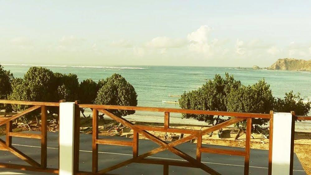 Friends Beach Hotel Kuta  Экстерьер фото