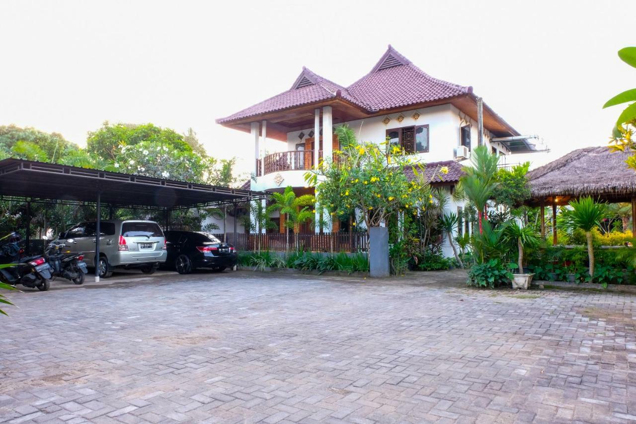 Friends Beach Hotel Kuta  Экстерьер фото