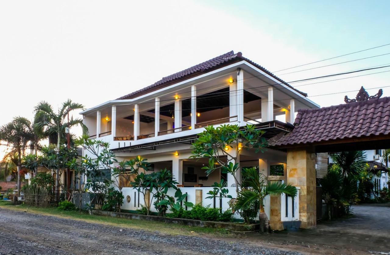 Friends Beach Hotel Kuta  Экстерьер фото