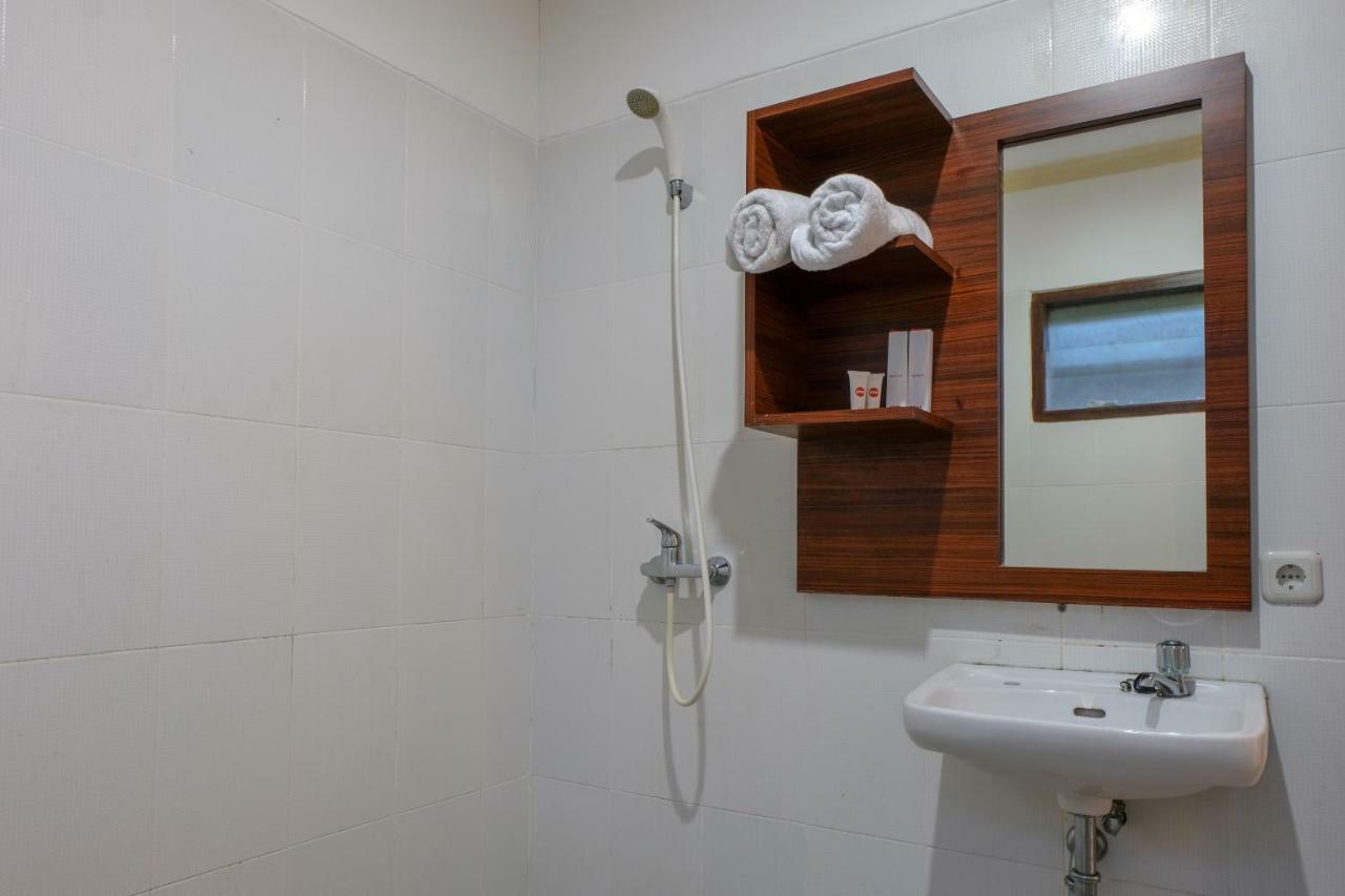 Friends Beach Hotel Kuta  Экстерьер фото