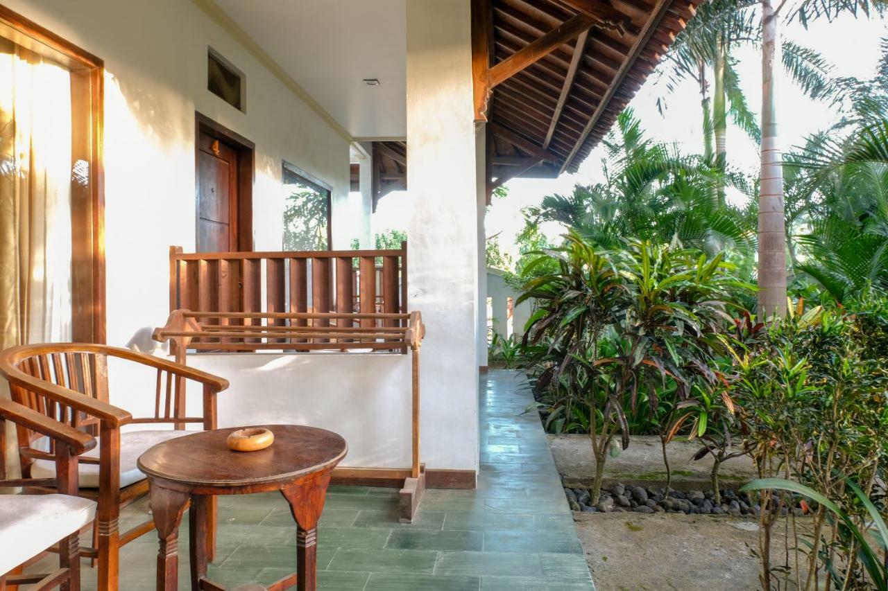 Friends Beach Hotel Kuta  Экстерьер фото