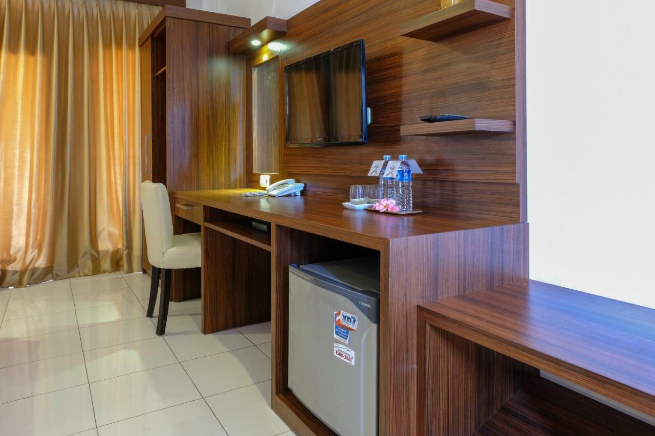 Friends Beach Hotel Kuta  Экстерьер фото