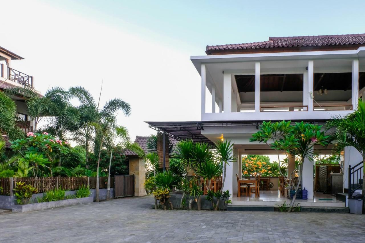 Friends Beach Hotel Kuta  Экстерьер фото