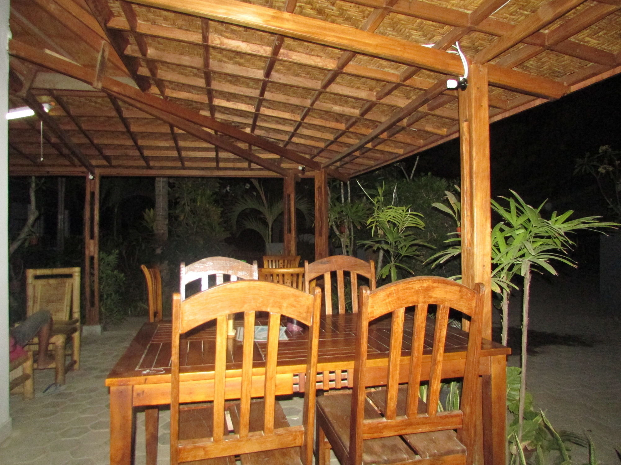 Friends Beach Hotel Kuta  Экстерьер фото