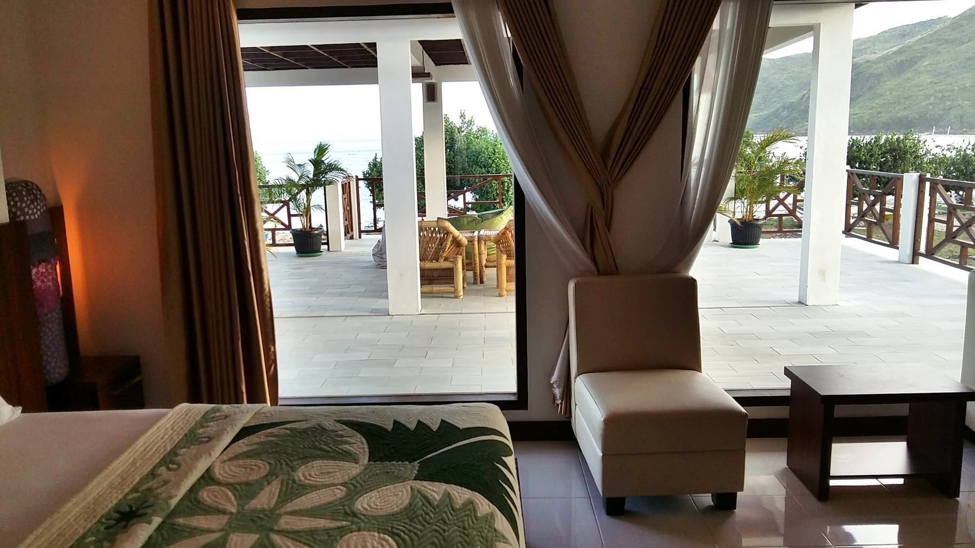 Friends Beach Hotel Kuta  Экстерьер фото