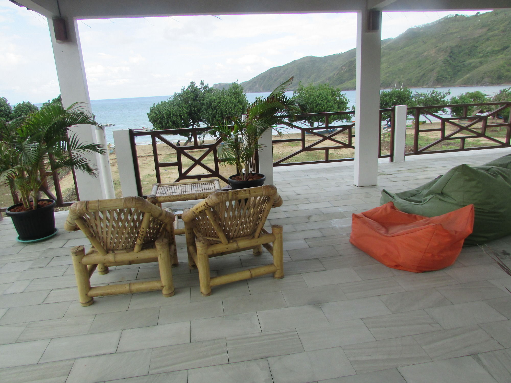 Friends Beach Hotel Kuta  Экстерьер фото