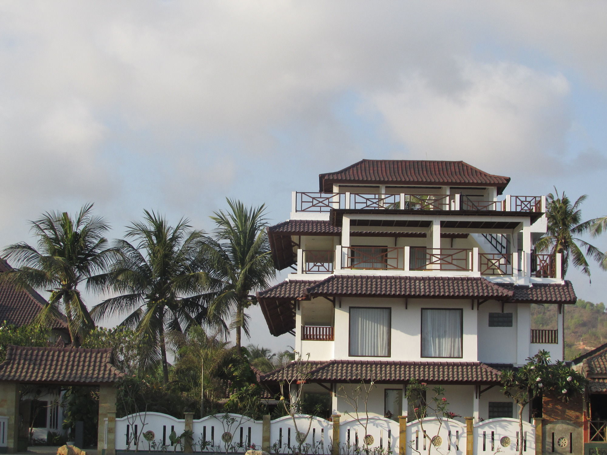 Friends Beach Hotel Kuta  Экстерьер фото