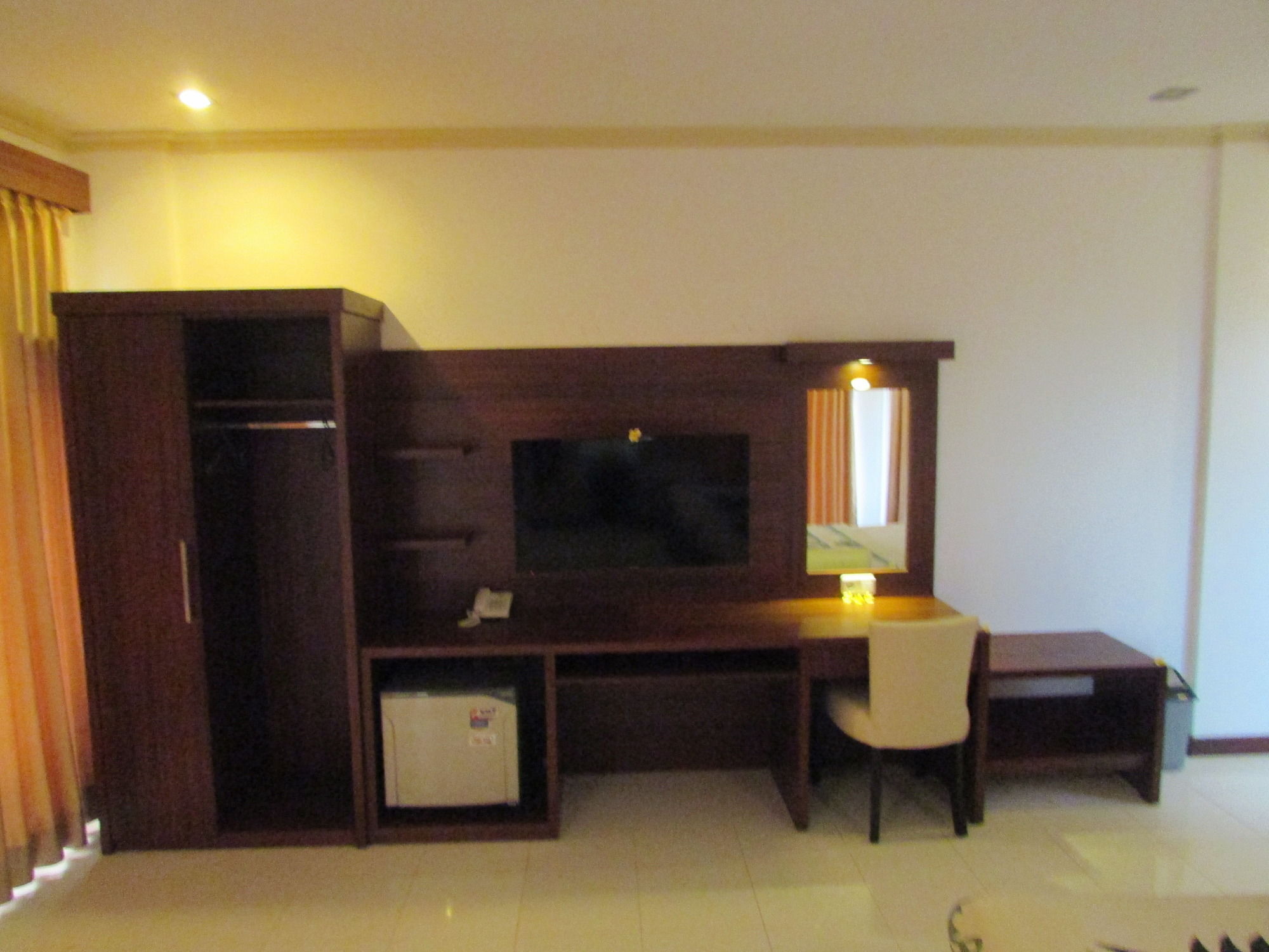 Friends Beach Hotel Kuta  Экстерьер фото