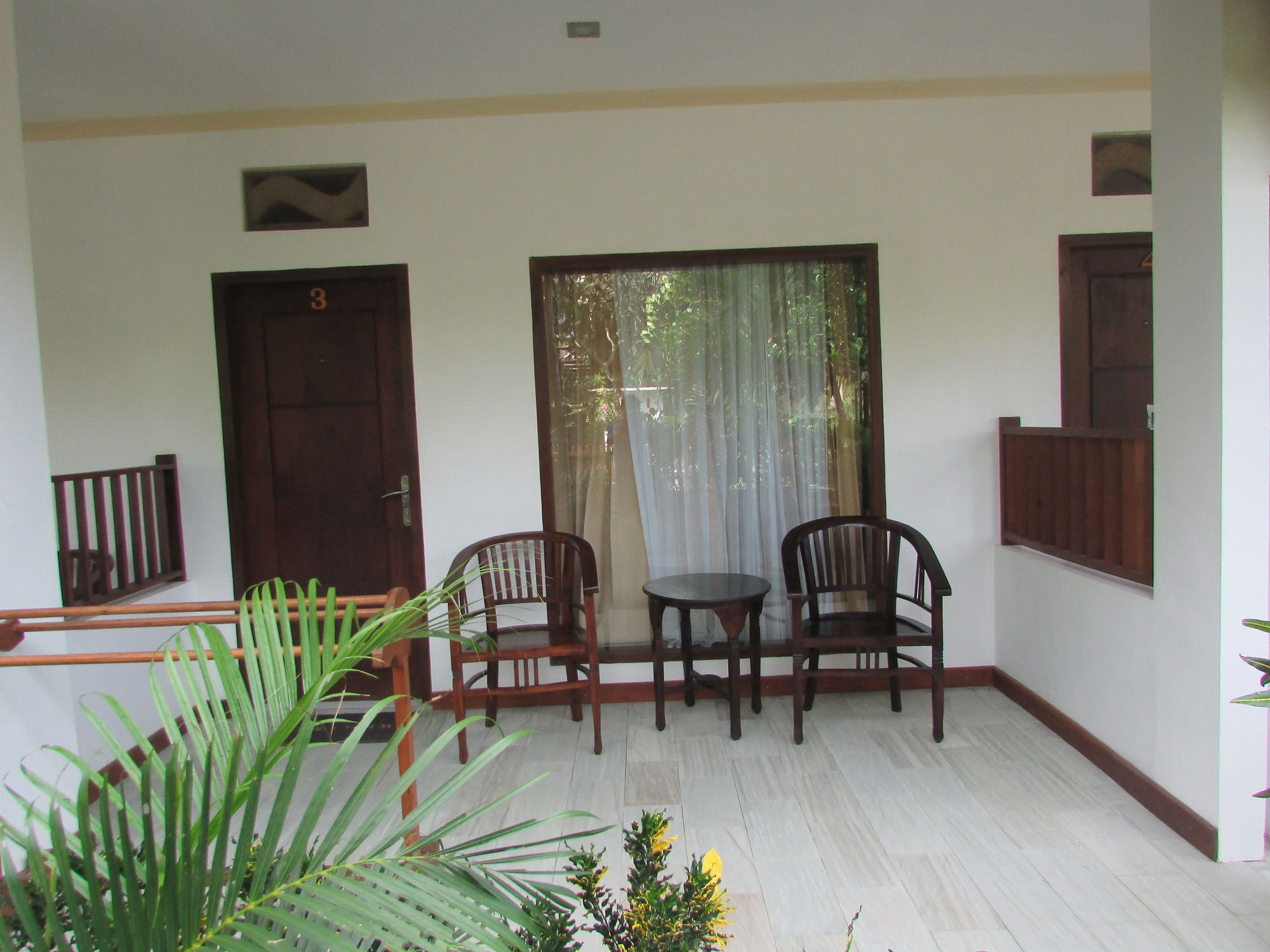 Friends Beach Hotel Kuta  Экстерьер фото