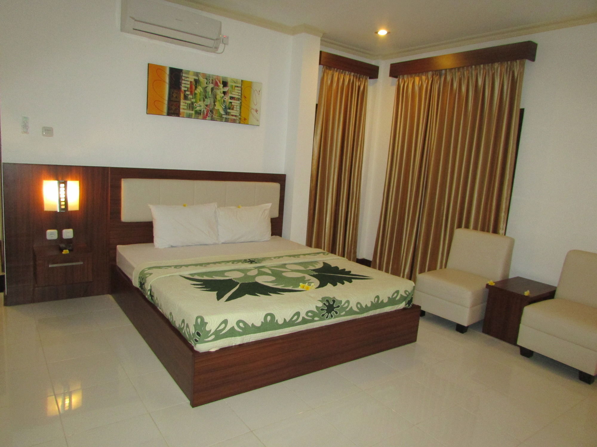 Friends Beach Hotel Kuta  Экстерьер фото