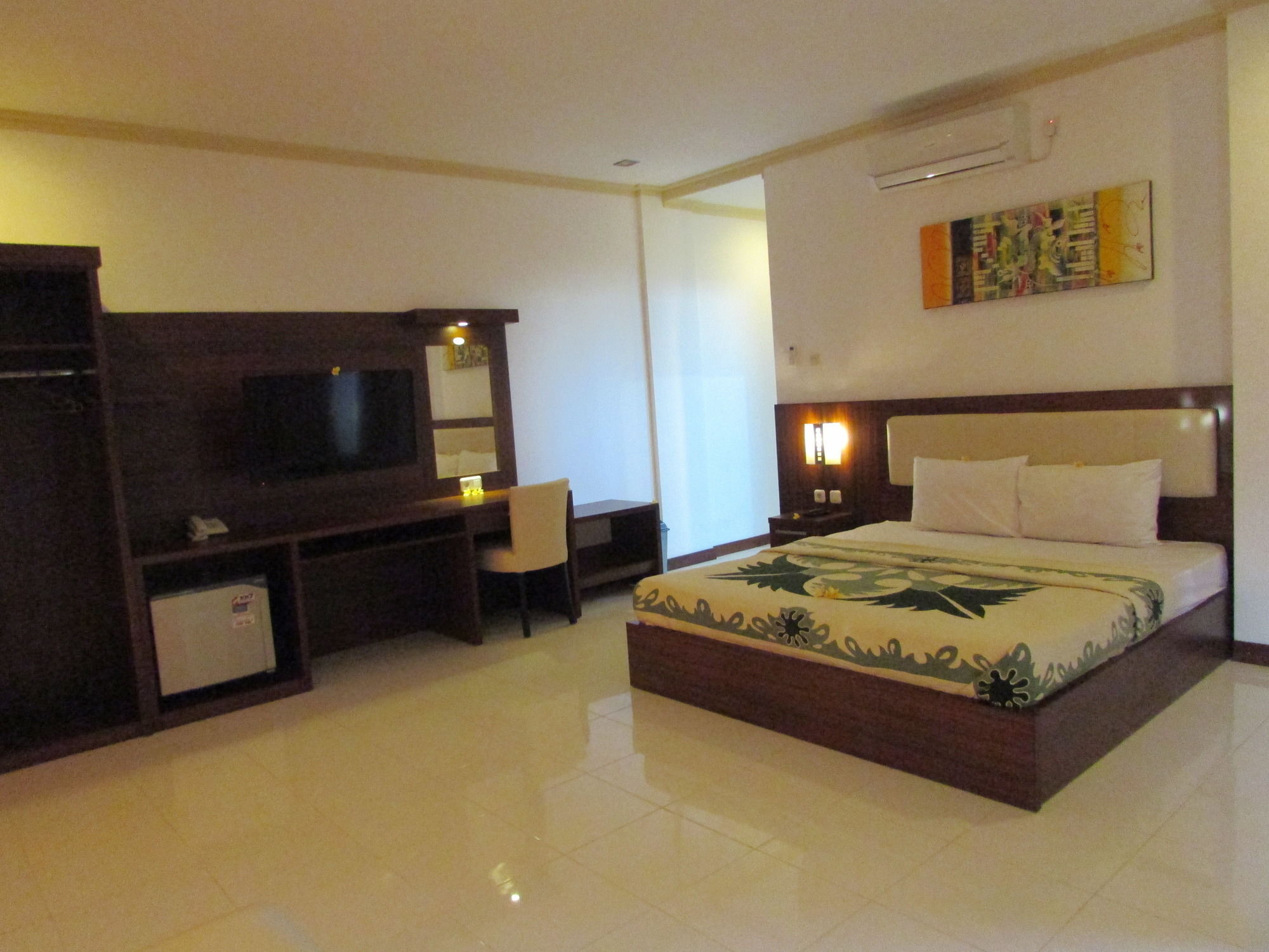Friends Beach Hotel Kuta  Экстерьер фото