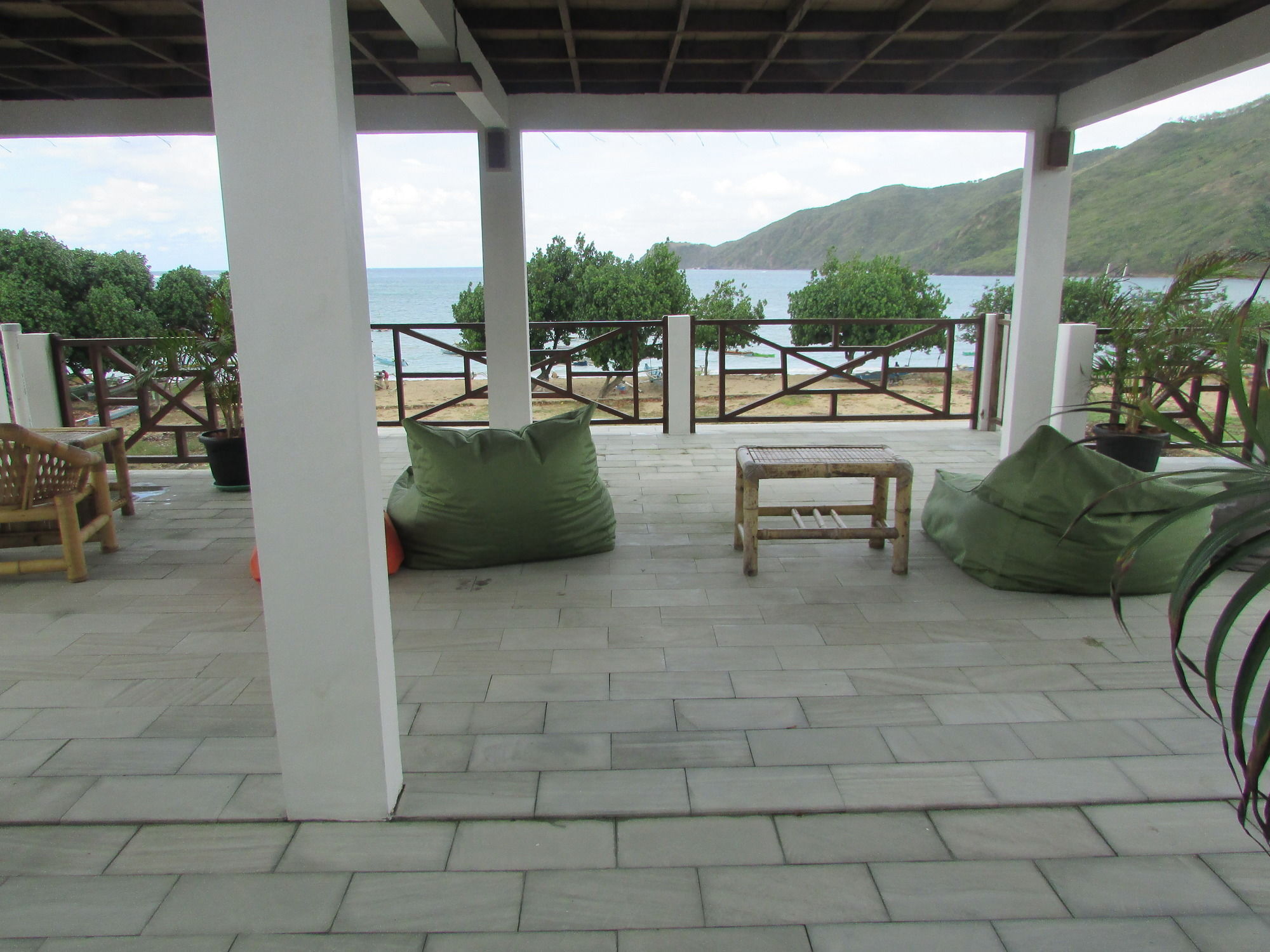 Friends Beach Hotel Kuta  Экстерьер фото